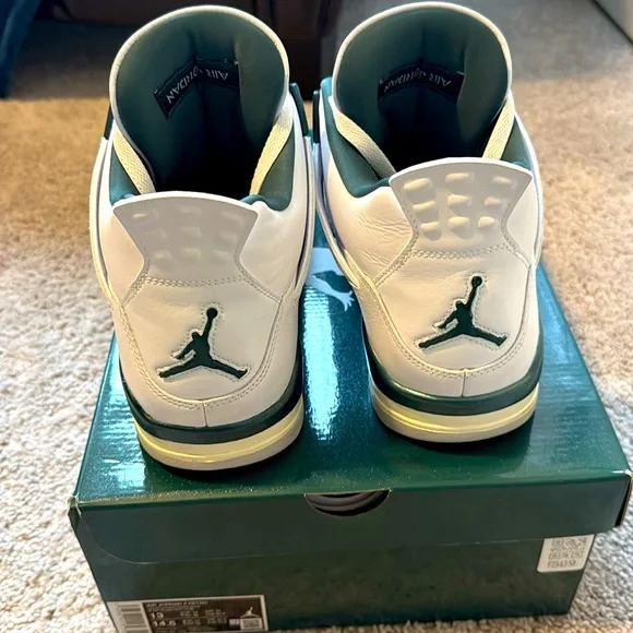 Jordan 4 Retro Like New! - Picture 2 of 6